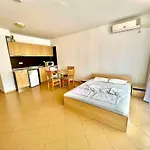 Grand Kamelia Sunny Apartment *