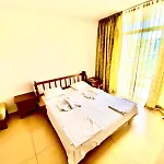 Grand Kamelia Sunny