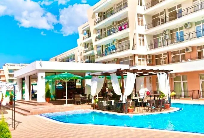 Grand Kamelia Sunny *